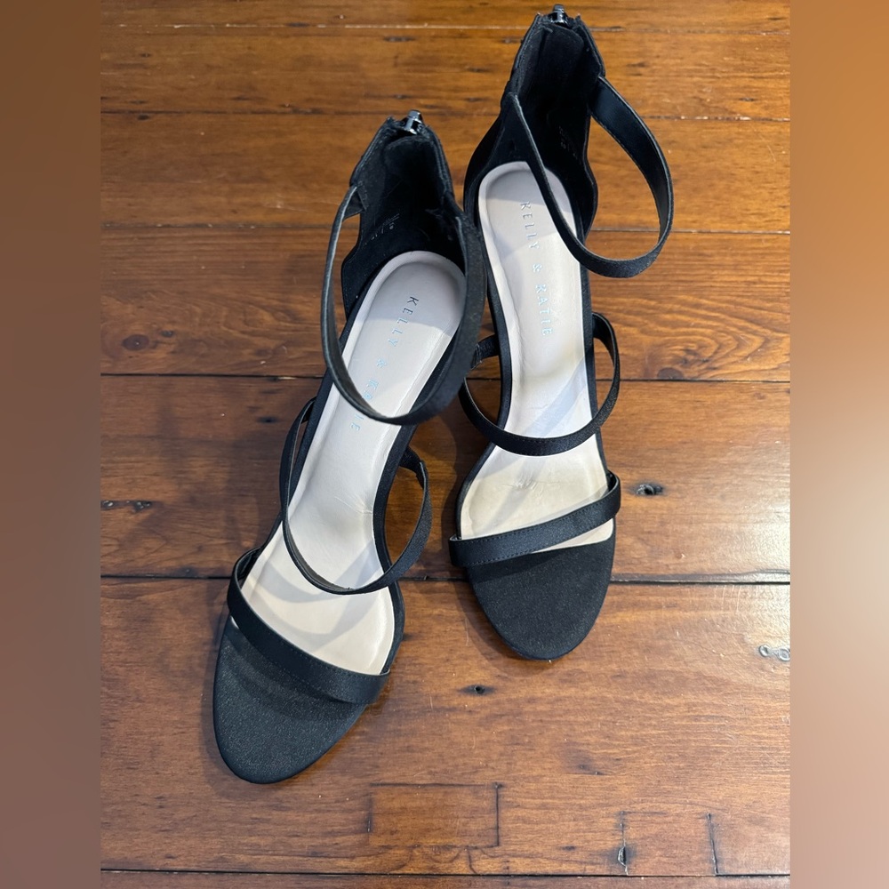 Kelly & Katie Cleo Sz10 4” heel zip back black satin strap heels never worn